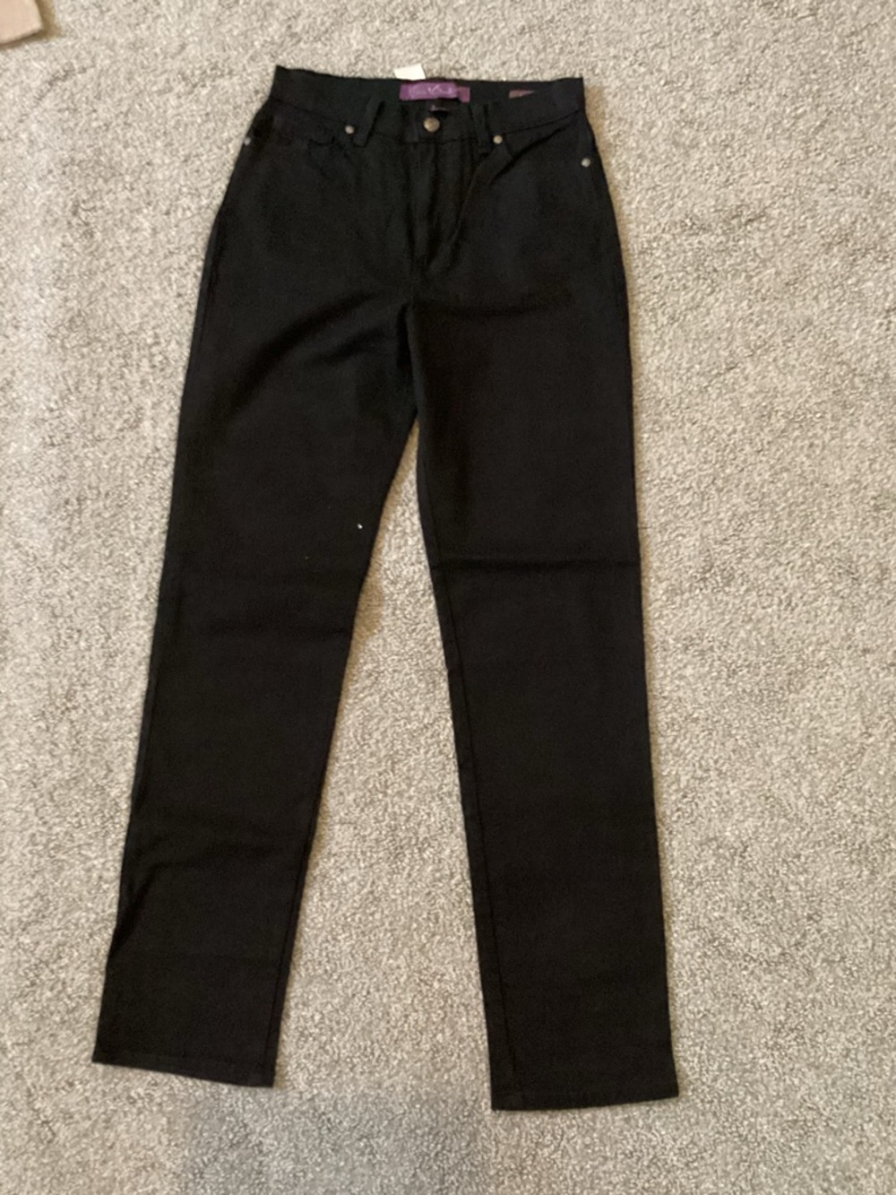 Gloria Vanderbilt Straight Leg Jeans in Black
